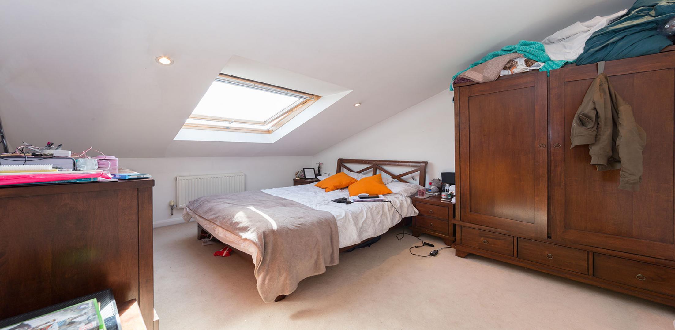 			FANTASTIC LOCATION , 3 Bedroom, 1 bath, 1 reception Apartment			 Iverson Road, WEST HAMPSTEAD